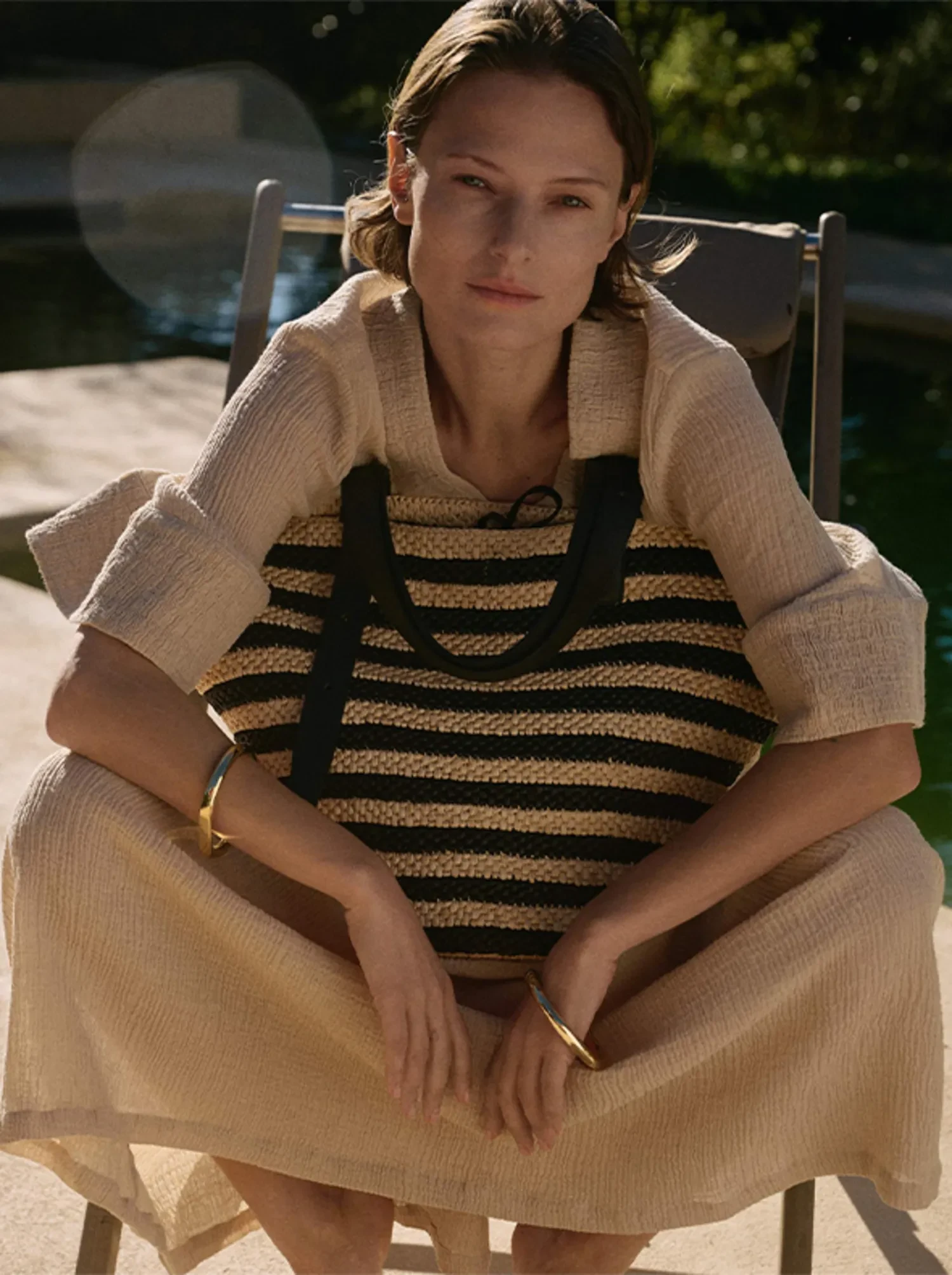 دليلكِ النهائي للتألّق بإطلالات أنيقة على الشاطئ